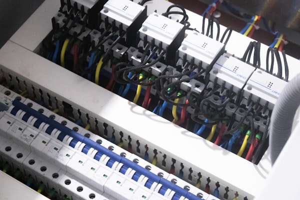 Professional fusebox wiring with color-coded connections
